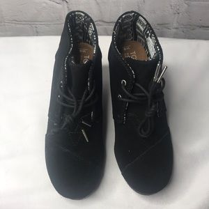 TOMS WOMENS DESERT WEDGE SUEDE